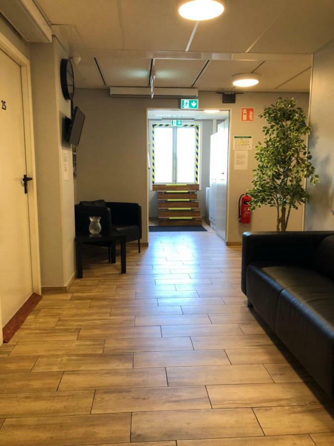 Golden Hostel Jarfalla Exterior photo